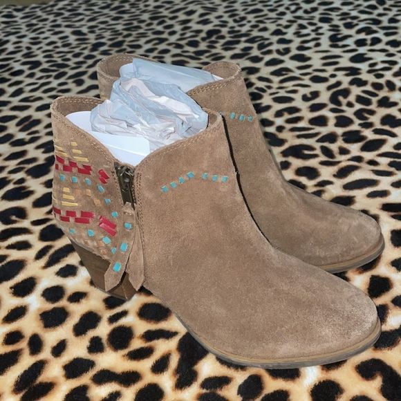 •NAUGHTY MONKEY• NWOB brown Aztec/tribal ankle print booties - Picture 5 of 10